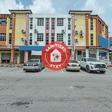 Oyo 90644 M Three Hotel Sitiawan Luaran gambar