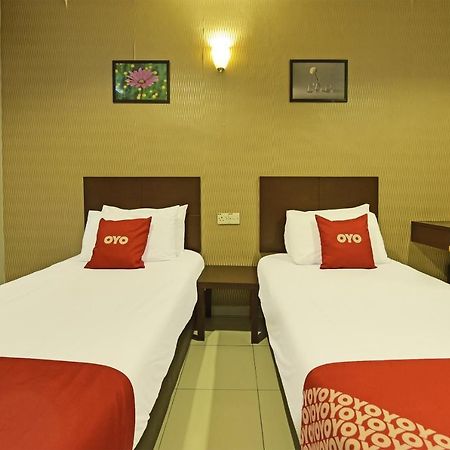 Oyo 90644 M Three Hotel Sitiawan Luaran gambar