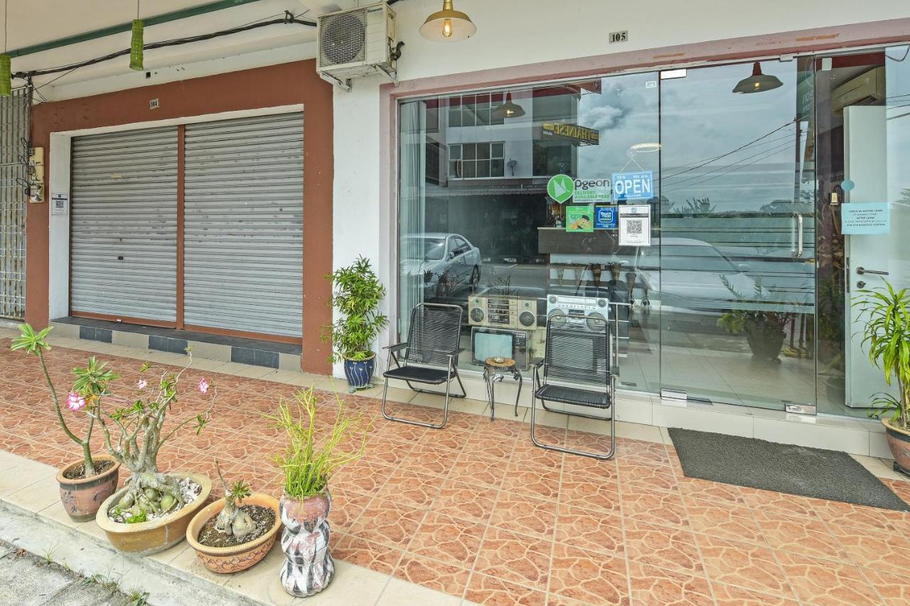 Oyo 90644 M Three Hotel Sitiawan Luaran gambar