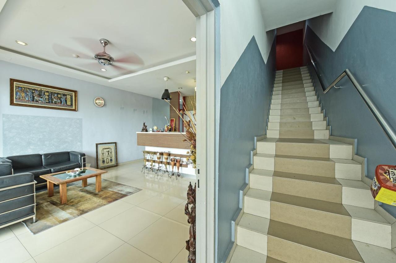 Oyo 90644 M Three Hotel Sitiawan Luaran gambar
