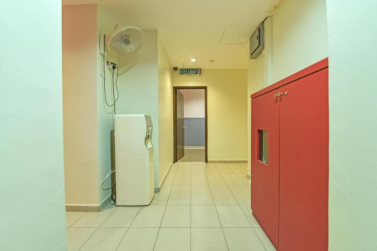 Oyo 90644 M Three Hotel Sitiawan Luaran gambar