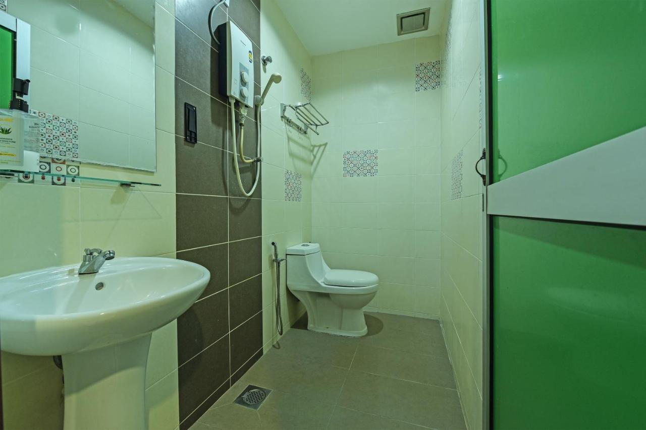 Oyo 90644 M Three Hotel Sitiawan Luaran gambar