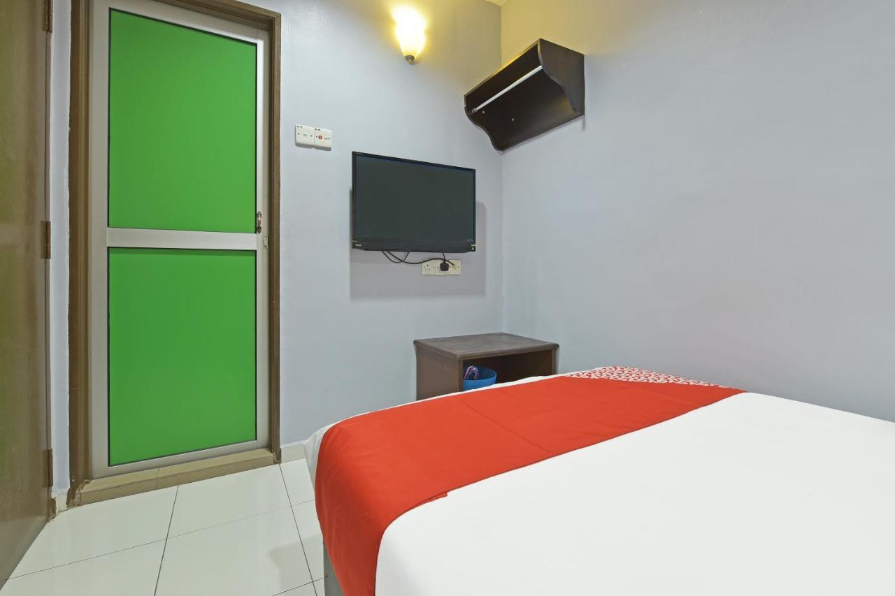Oyo 90644 M Three Hotel Sitiawan Luaran gambar