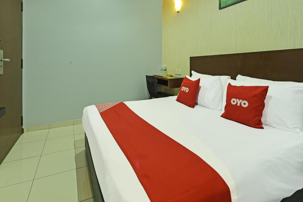 Oyo 90644 M Three Hotel Sitiawan Luaran gambar