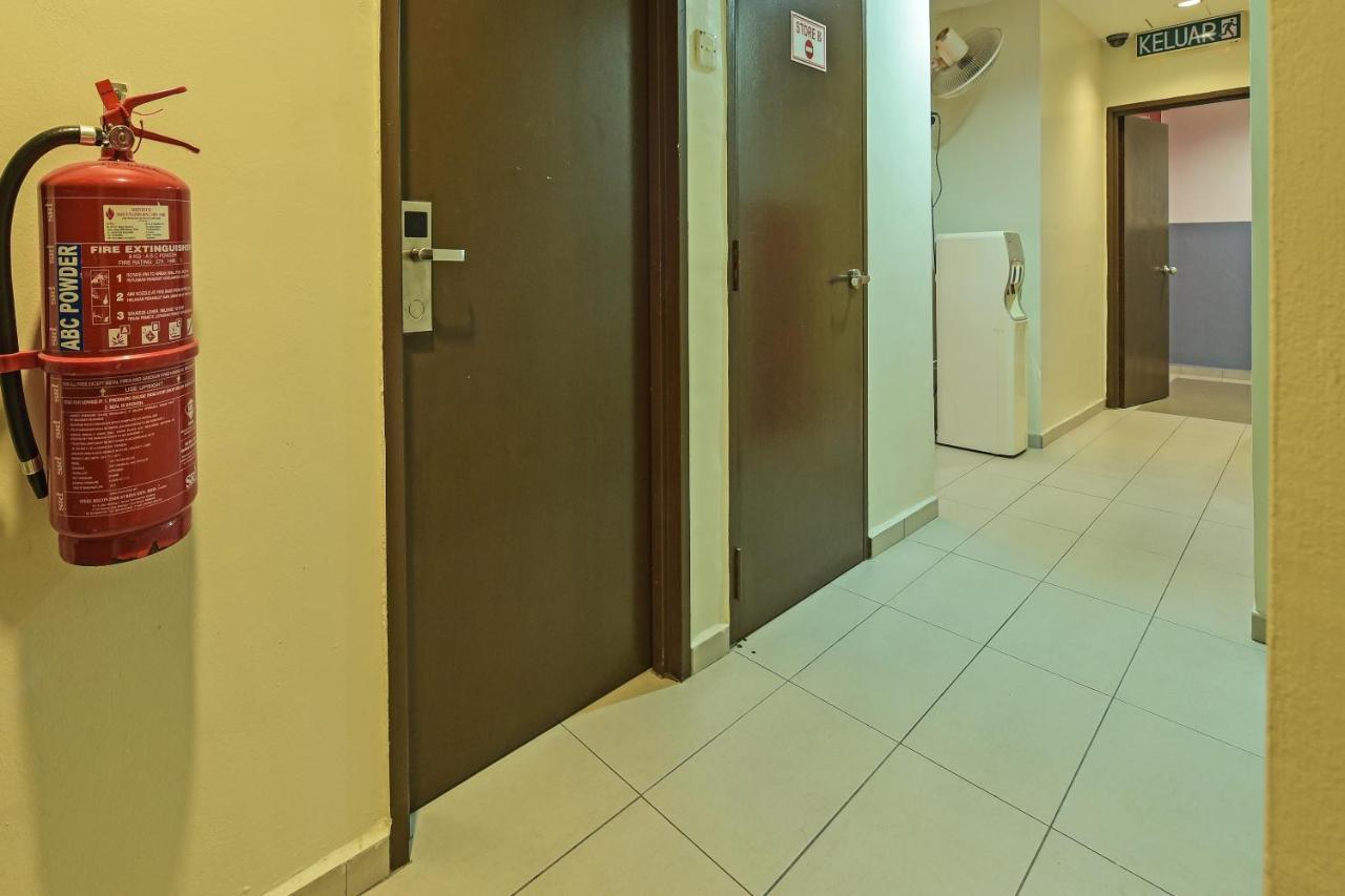 Oyo 90644 M Three Hotel Sitiawan Luaran gambar