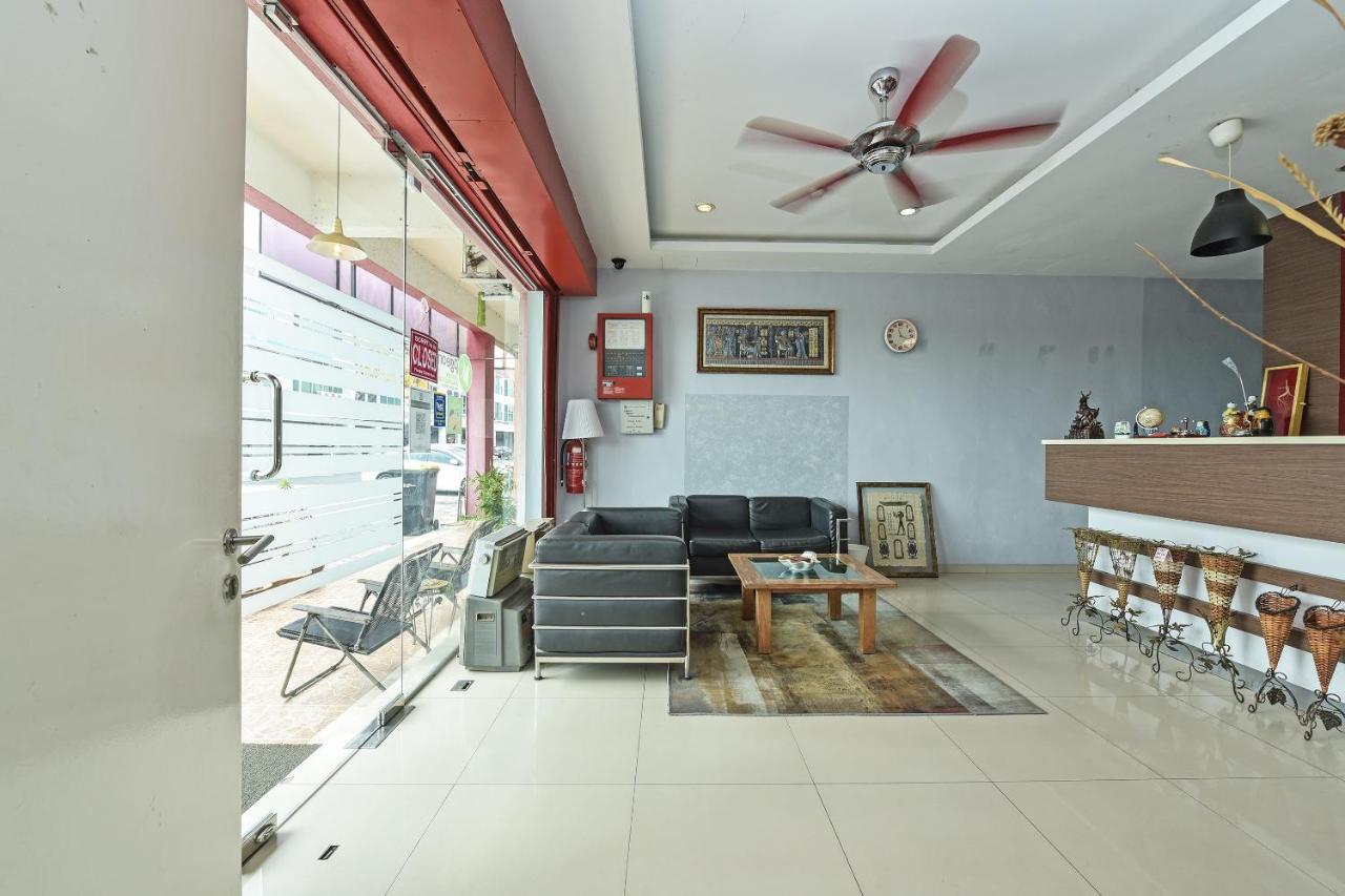 Oyo 90644 M Three Hotel Sitiawan Luaran gambar