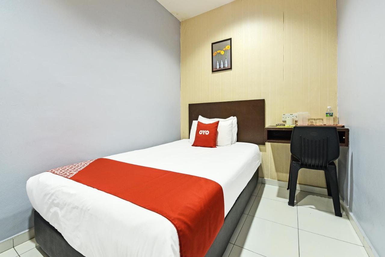 Oyo 90644 M Three Hotel Sitiawan Luaran gambar
