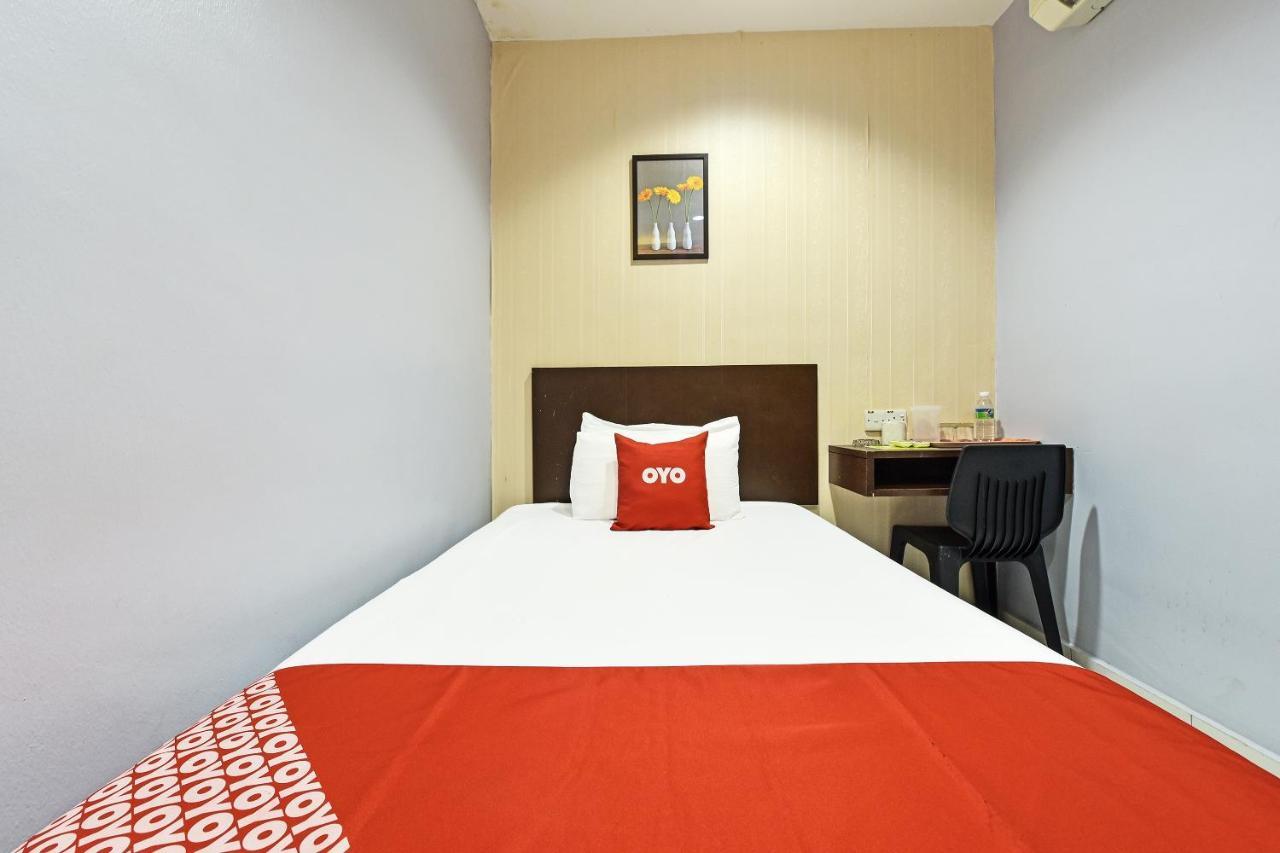 Oyo 90644 M Three Hotel Sitiawan Luaran gambar