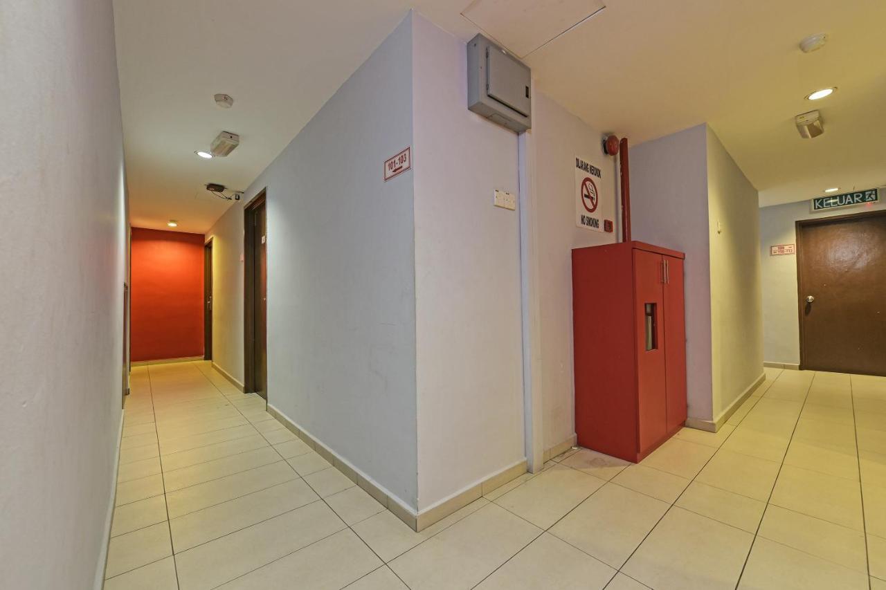 Oyo 90644 M Three Hotel Sitiawan Luaran gambar