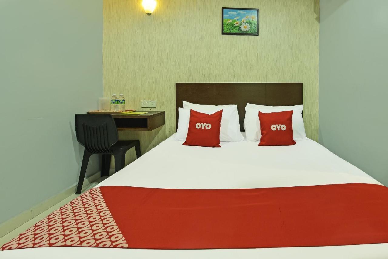 Oyo 90644 M Three Hotel Sitiawan Luaran gambar